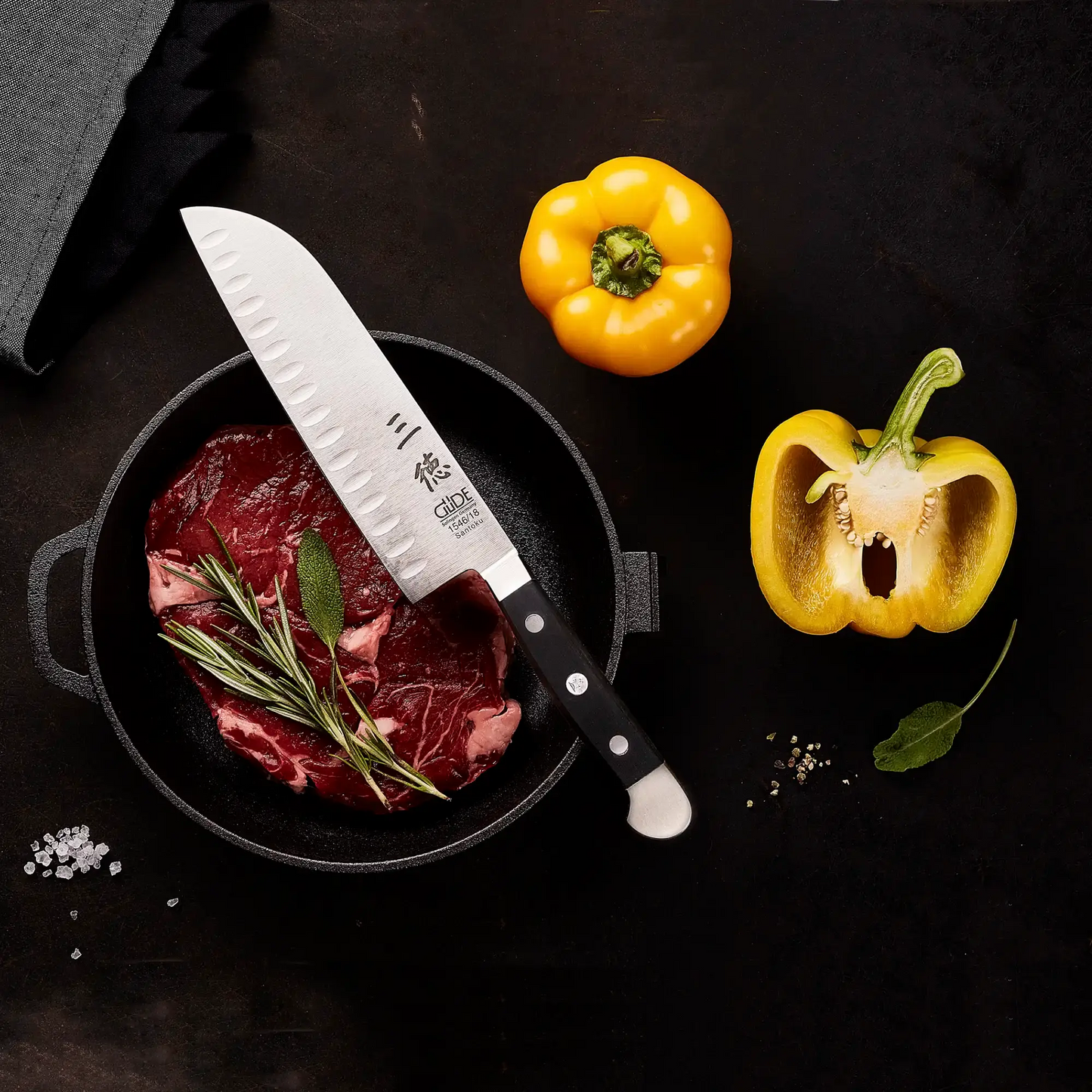Alpha Santoku-Messer mit Kullenschliff – 17,8 cm