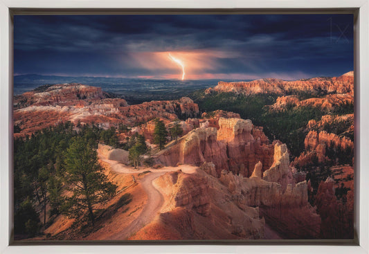 Blitze über dem Bryce Canyon