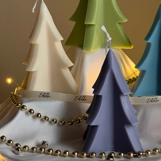 Handgemachte Weihnachtsbaum-Sojakerze: Minimalistische festliche Dekoration