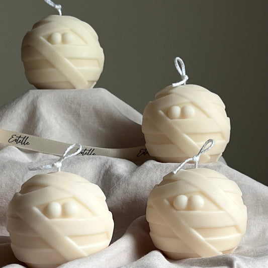 Handgemachte Halloween Mumienkerze | Skulpturale Sojawachskerze