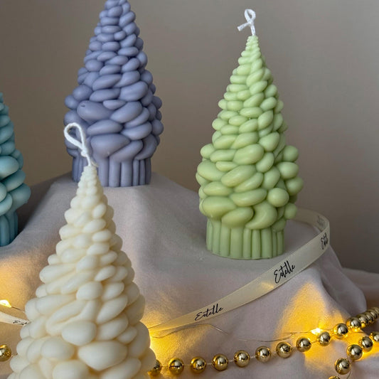 Handgemachte Schnee-Weihnachtsbaum-Sojakerze: Geschenk für die Feiertagsdekoration