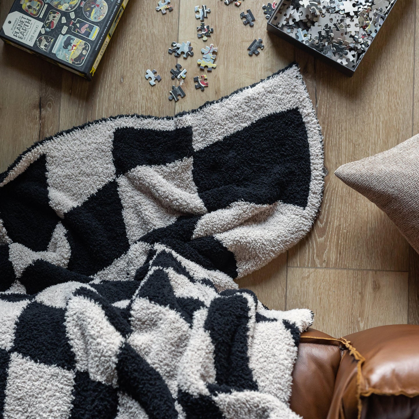 Tap Shoe & Rainy Day Wavy Checker Print Überwurfdecke