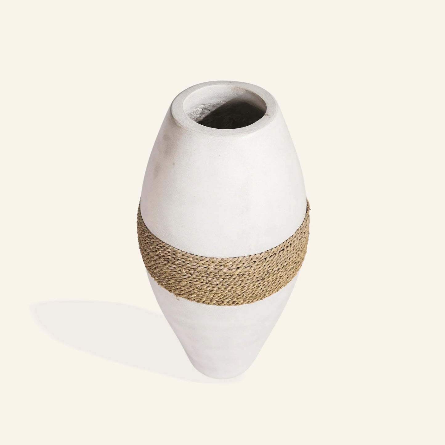 Große dekorative Vase aus Zement und Seegras