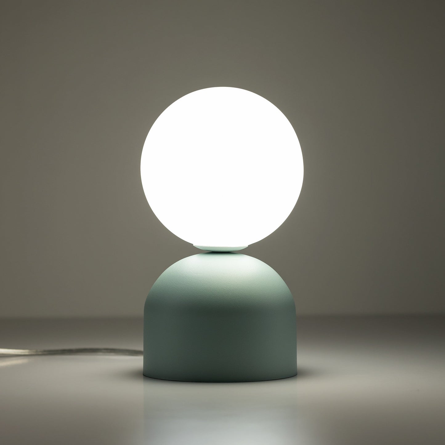 MIKI Moderne Glaskugel-Tischleuchte für Schlafzimmer, Wohnzimmer & Nachttisch