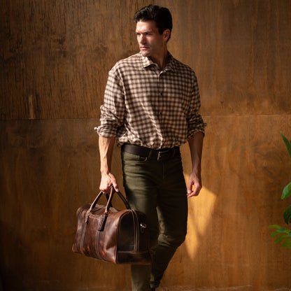 The Wayfarer Bag – Klassische Reisetasche aus braunem Vollnarbenleder