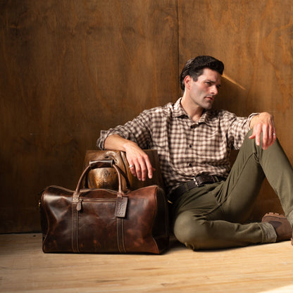 The Wayfarer Bag – Klassische Reisetasche aus braunem Vollnarbenleder