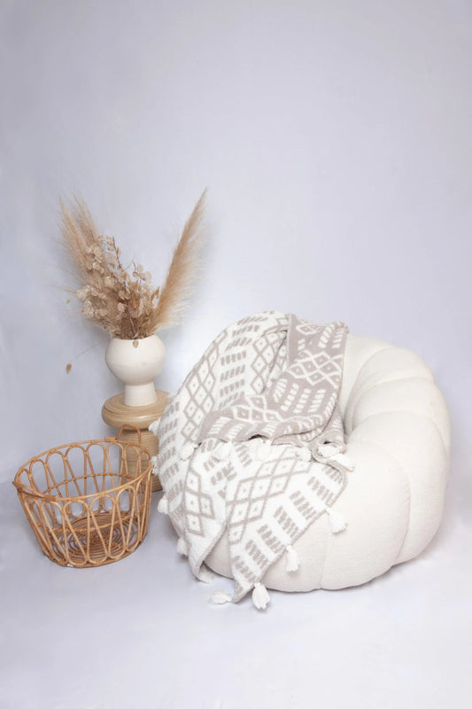 Greige & White Diamond Point with Tassel Print Throw