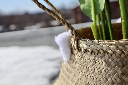 Bomba – Seegras-Korb mit weißen Pompoms