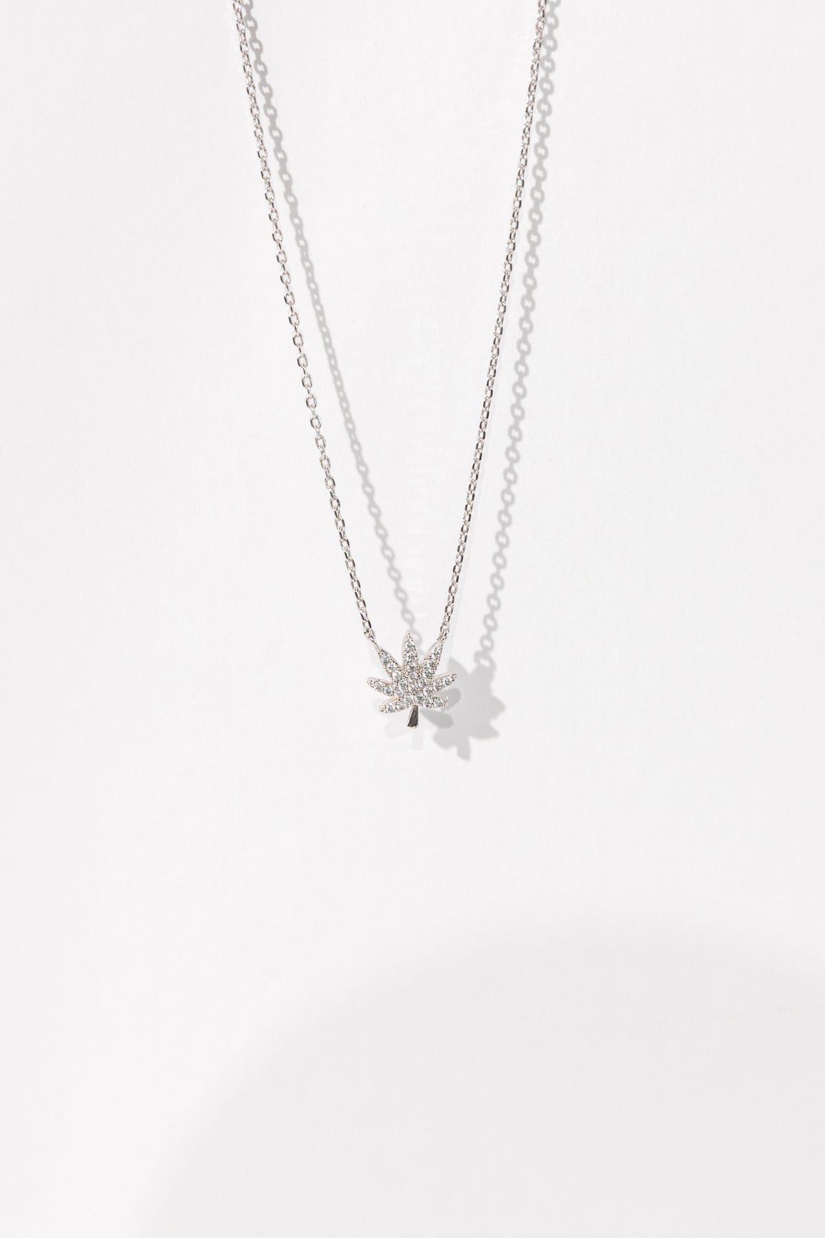 SILVER CANNABIS LEAF NECKLACE