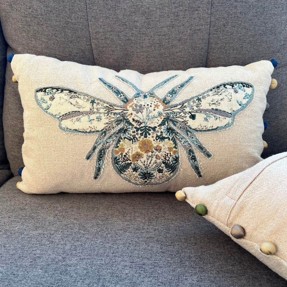Bestickter Hummel-Leinen-Lendenkissenbezug – Boho-Bauernhaus-Dekokissen mit Pompons