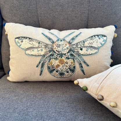 Bestickter Hummel-Leinen-Lendenkissenbezug – Boho-Bauernhaus-Dekokissen mit Pompons