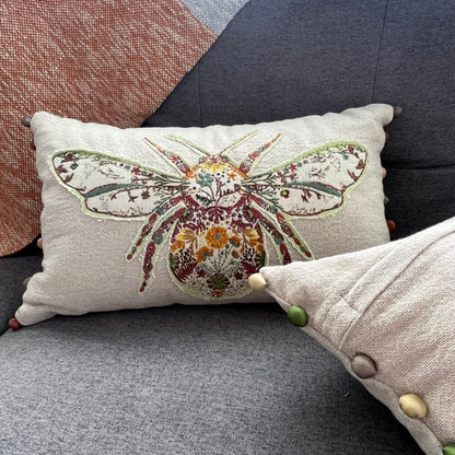 Bestickter Hummel-Leinen-Lendenkissenbezug – Boho-Bauernhaus-Dekokissen mit Pompons