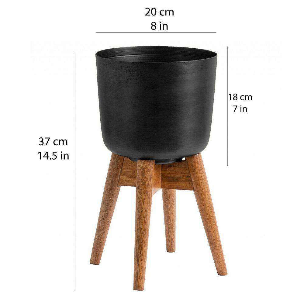 Coyo – Übertopf mit gedrechseltem Messing-Holzbein, Schwarz (verschiedene Größen)