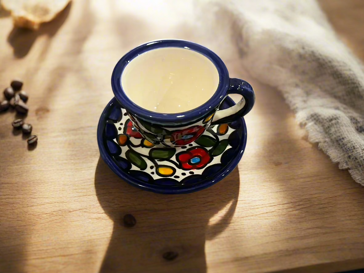 Handgefertigte palästinensische Tasse für arabischen Kaffee | Keramik-Espressotasse mit Gartenrosenranke aus Hebron