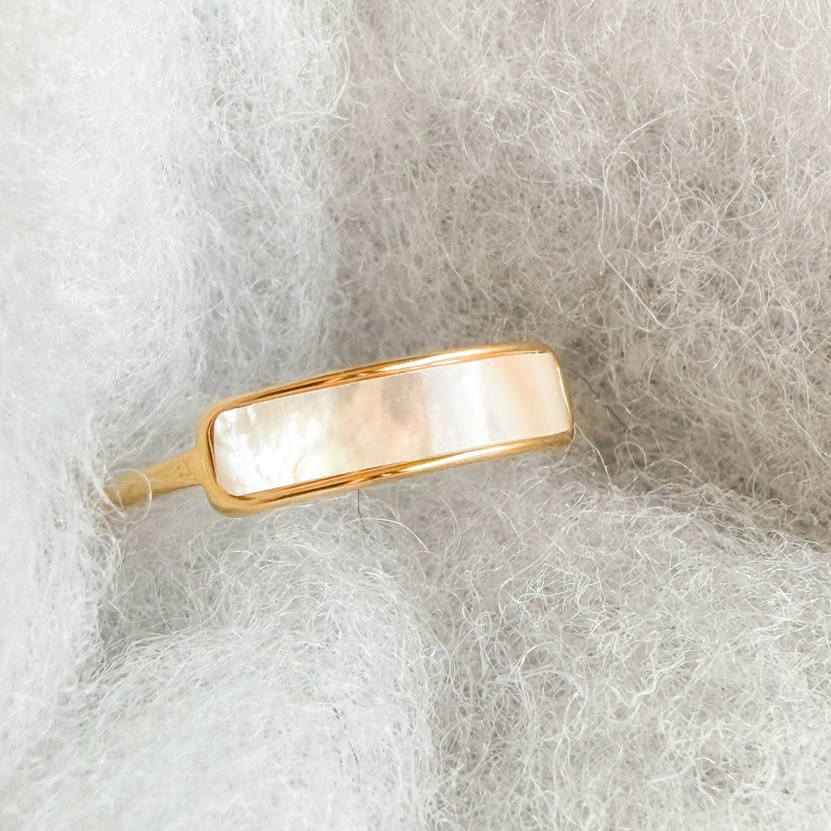 Bague dorée en nacre naturelle plaqué or 18K | CALYPSO