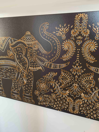 Glücksbringer Elefanten mit erhobenem Rüssel - Tierwelt Leinwand - Goldlack
