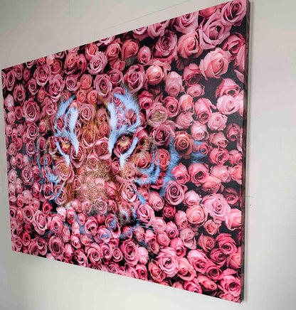 Tiger in the Rose-Wildtier Leinwanddrucke- Tierkunst- Goldlack