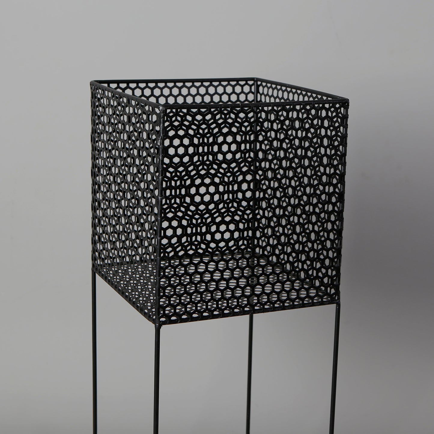 Salma Übertopf aus Metall, schwarz, 70 cm