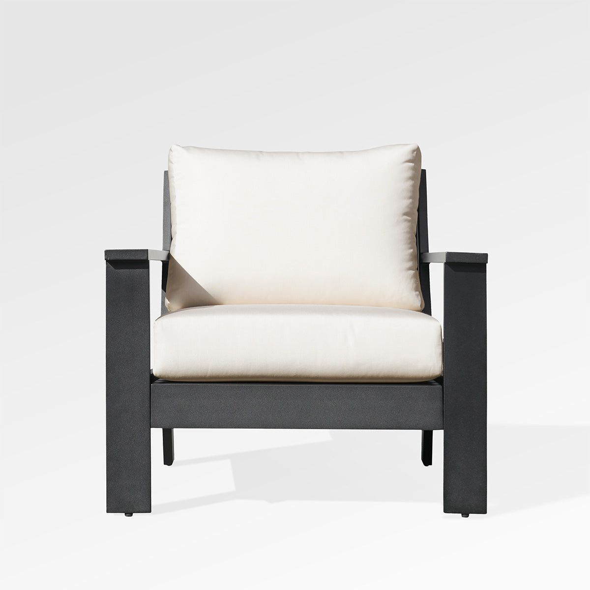 Magnolia Klubsessel aus schwarzem Aluminium mit Sunbrella®-Kissen