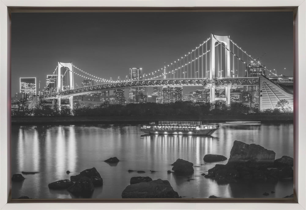 Wandbild Wunderschöne Regenbogenbrücke mit Tokio-Skyline am Abend - monochrom