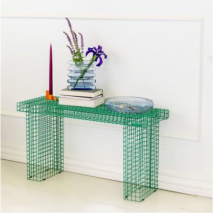 Wiederholte Glasvase – Mundgeblasenes, welliges blau-violettes Design