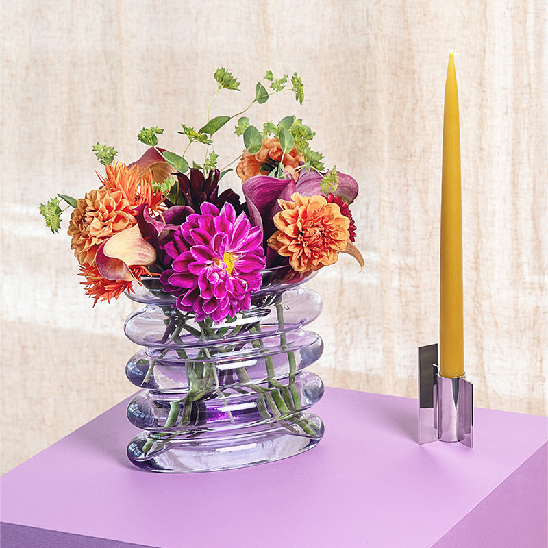 Wiederholte Glasvase – Mundgeblasenes, welliges blau-violettes Design