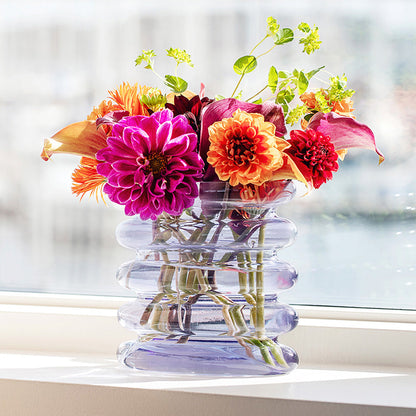 Wiederholte Glasvase – Mundgeblasenes, welliges blau-violettes Design