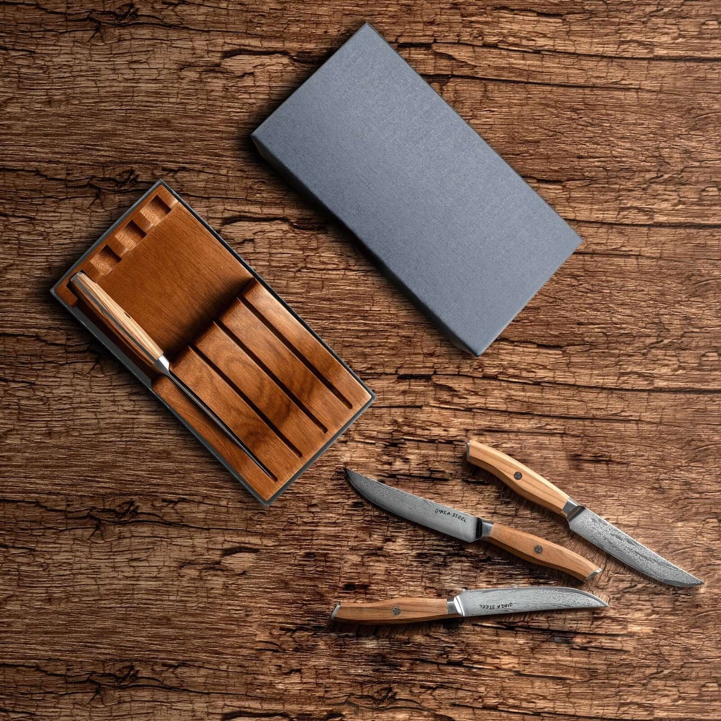 Ginza Steel AMELIA Five – 4-teiliges Steakmesserset aus VG10 Damaststahl mit Holzblock