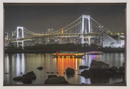 Wandbild Zauberhafte Regenbogenbrücke mit Tokios Skyline am Abend - Panorama