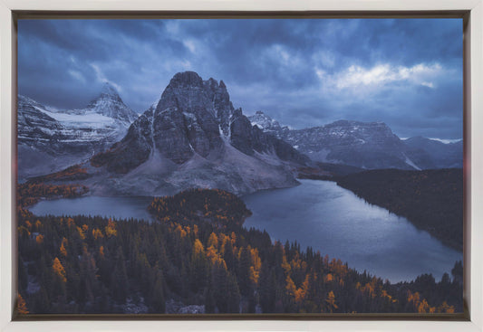 Wandbild Mount Assiniboine: Mitten in einem Schneesturm