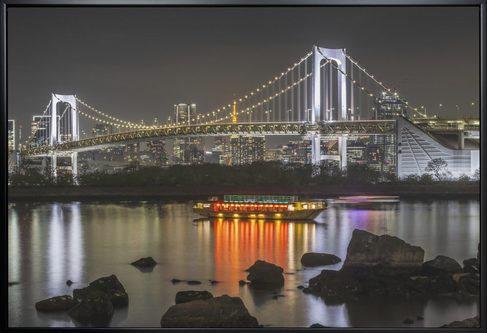 Wandbild Zauberhafte Regenbogenbrücke mit Tokios Skyline am Abend - Panorama