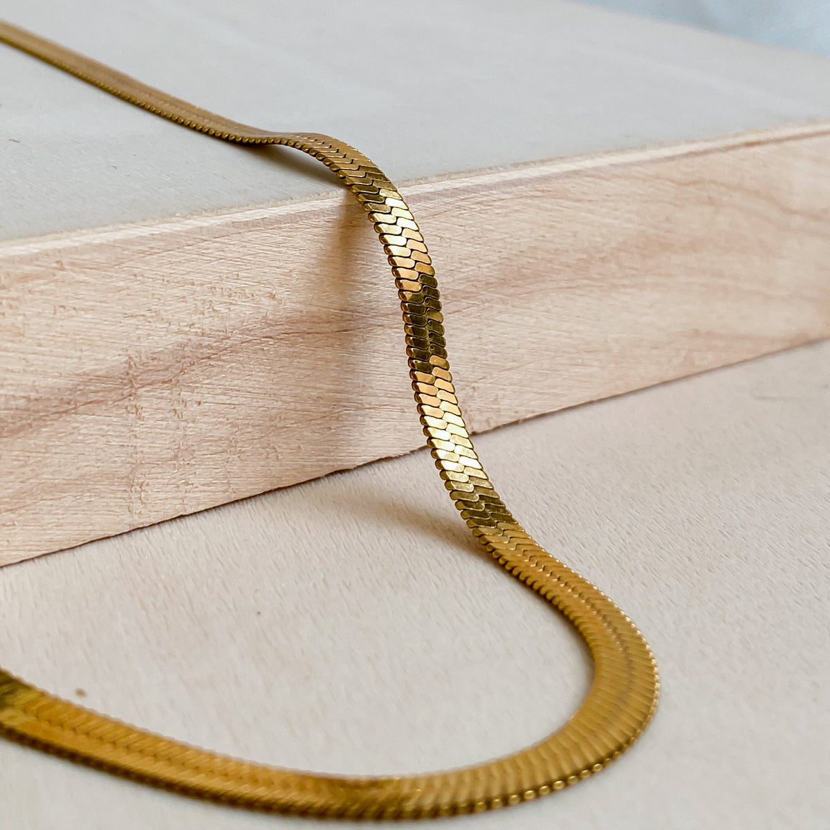 Collier ras de cou doré en acier inoxydable 18K | CLÉOPÂTRE