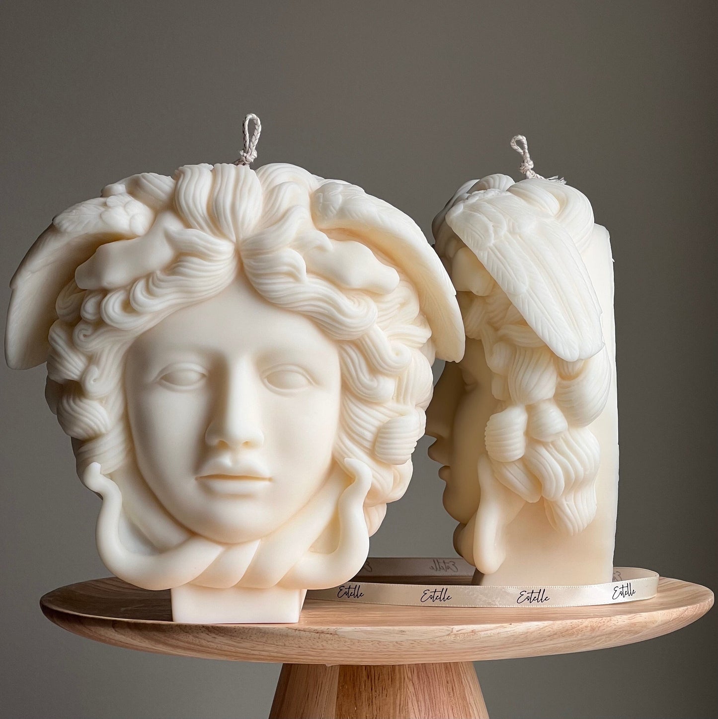 Medusa Sojawachskerze: Große skulpturale Frauenkopfstatue