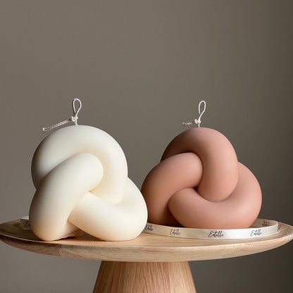 Große Knotenkerze: Handgemachte Sojawachskerze mit Seildesign, minimalistische Dekoration