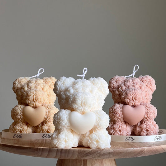 Teddybär Herzkerze: Skulpturale Säule aus Sojawachs