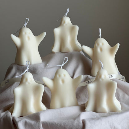 Handgemachte Halloween-Geisterkerze: Skulpturale Sojawachs-Dekoration