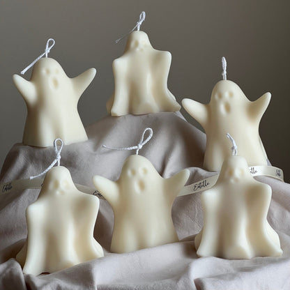 Handgemachte Halloween-Geisterkerze: Skulpturale Sojawachs-Dekoration