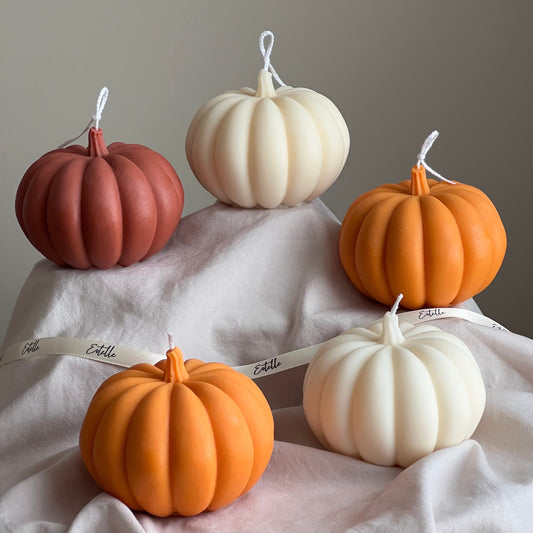 Große Kürbiskerze: Handgegossenes Sojawachs, Herbstdeko