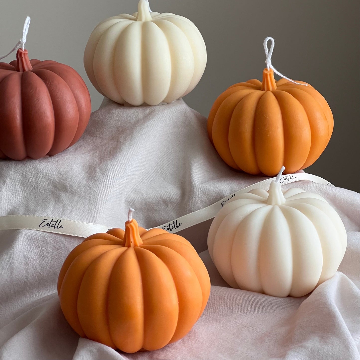 Große Kürbiskerze: Handgegossenes Sojawachs, Herbstdeko