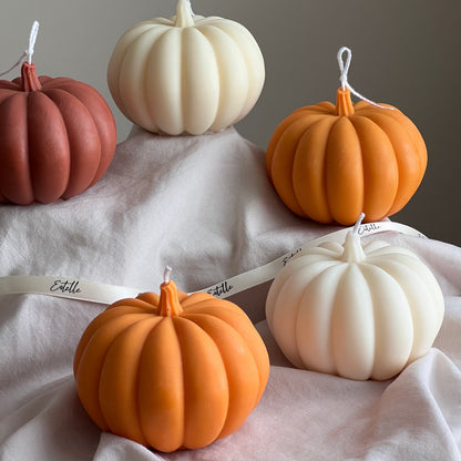 Große Kürbiskerze: Handgegossenes Sojawachs, Herbstdeko