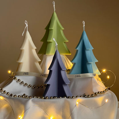Handgemachte Weihnachtsbaum-Sojakerze: Minimalistische festliche Dekoration