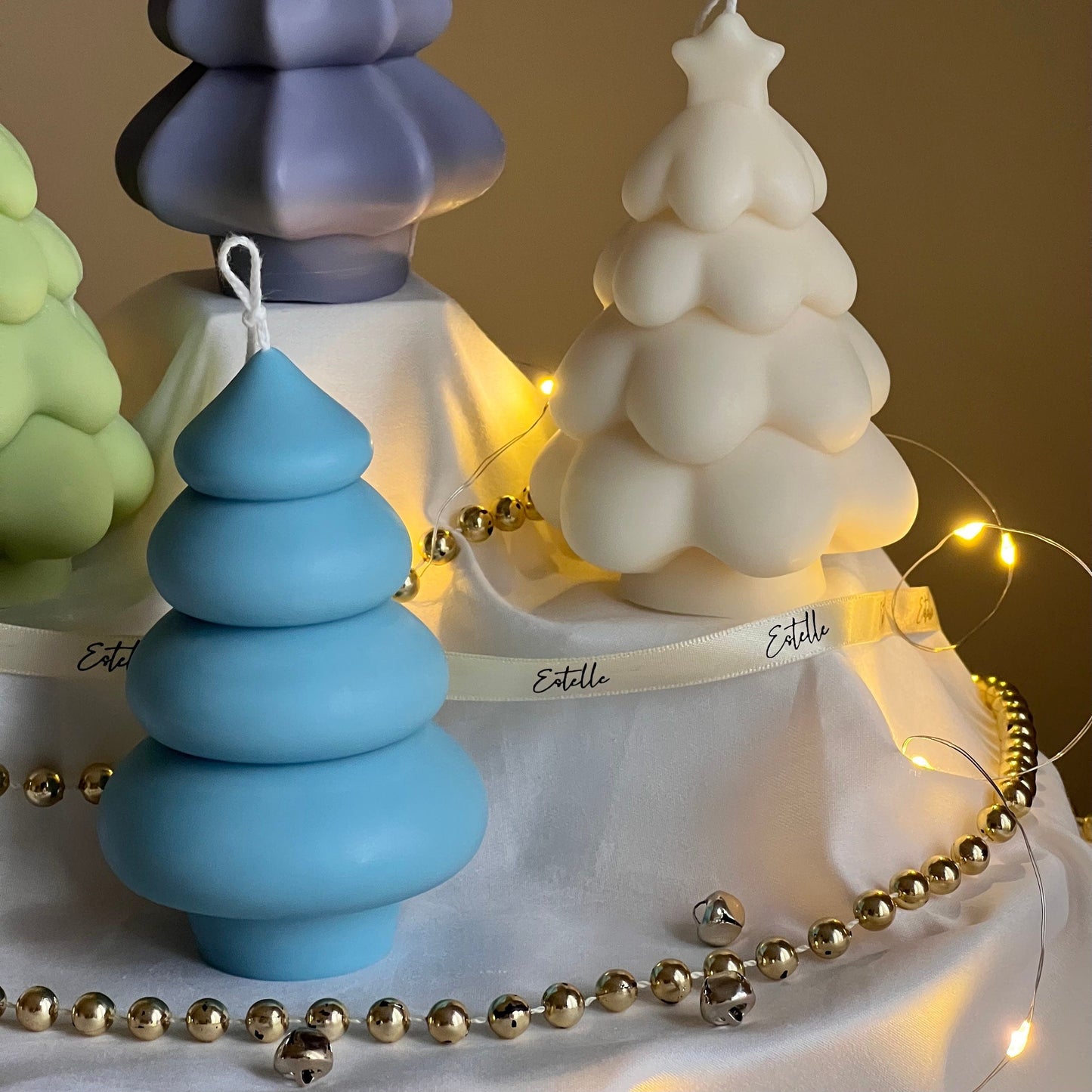 Von Hand gegossene Weihnachtsbaum-Sojakerze: Festliche Heimdekoration
