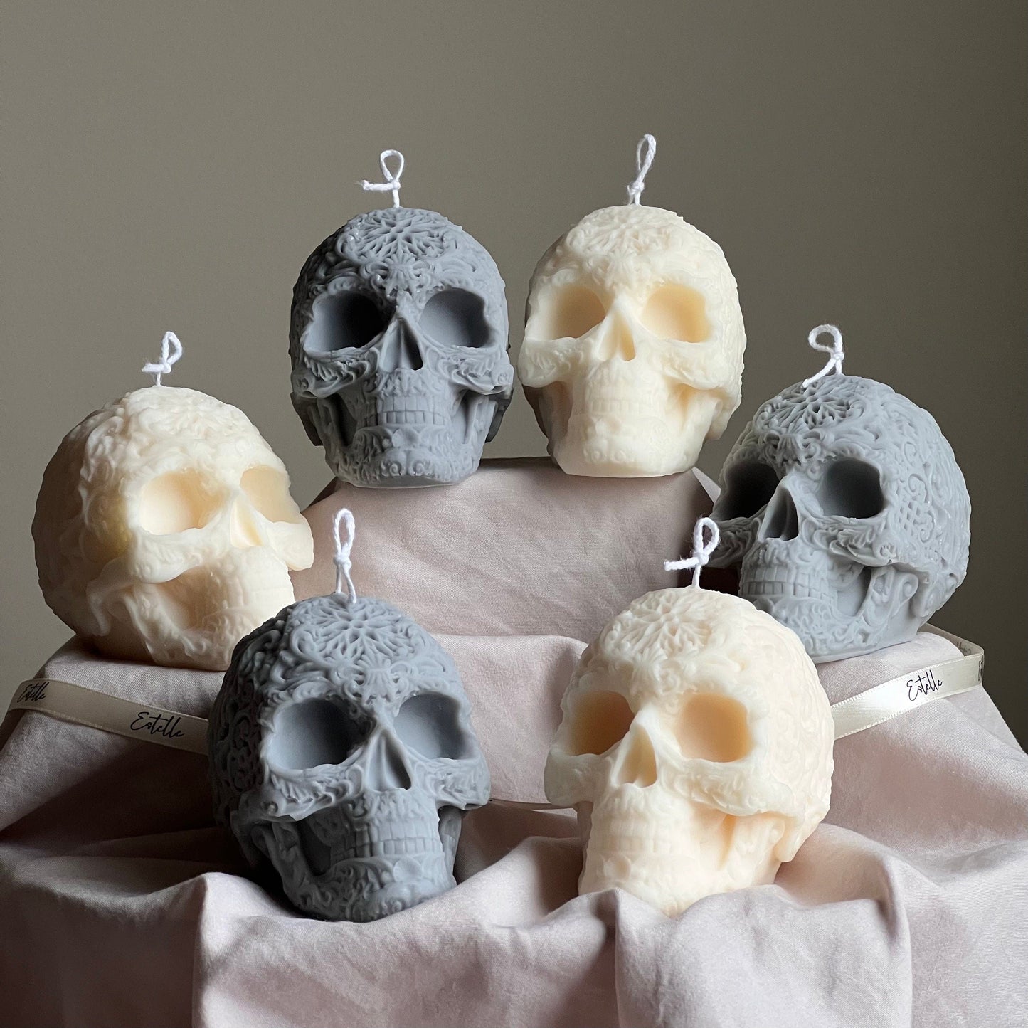 Handgemachte Halloween-Schädelkerze: Gruselige Heimdekoration aus Sojawachs
