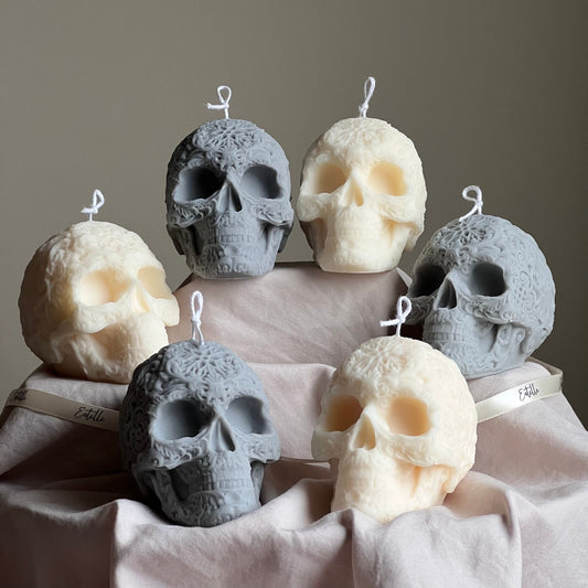 Handgemachte Halloween-Schädelkerze: Gruselige Heimdekoration aus Sojawachs