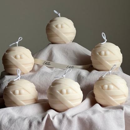 Handgemachte Halloween Mumienkerze | Skulpturale Sojawachskerze