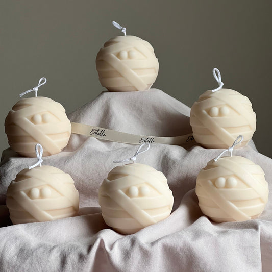 Handgemachte Halloween Mumienkerze | Skulpturale Sojawachskerze