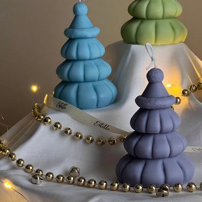 Weihnachtsbaum-Sojakerze mit Hut: Handgemachte Feiertagsdekoration