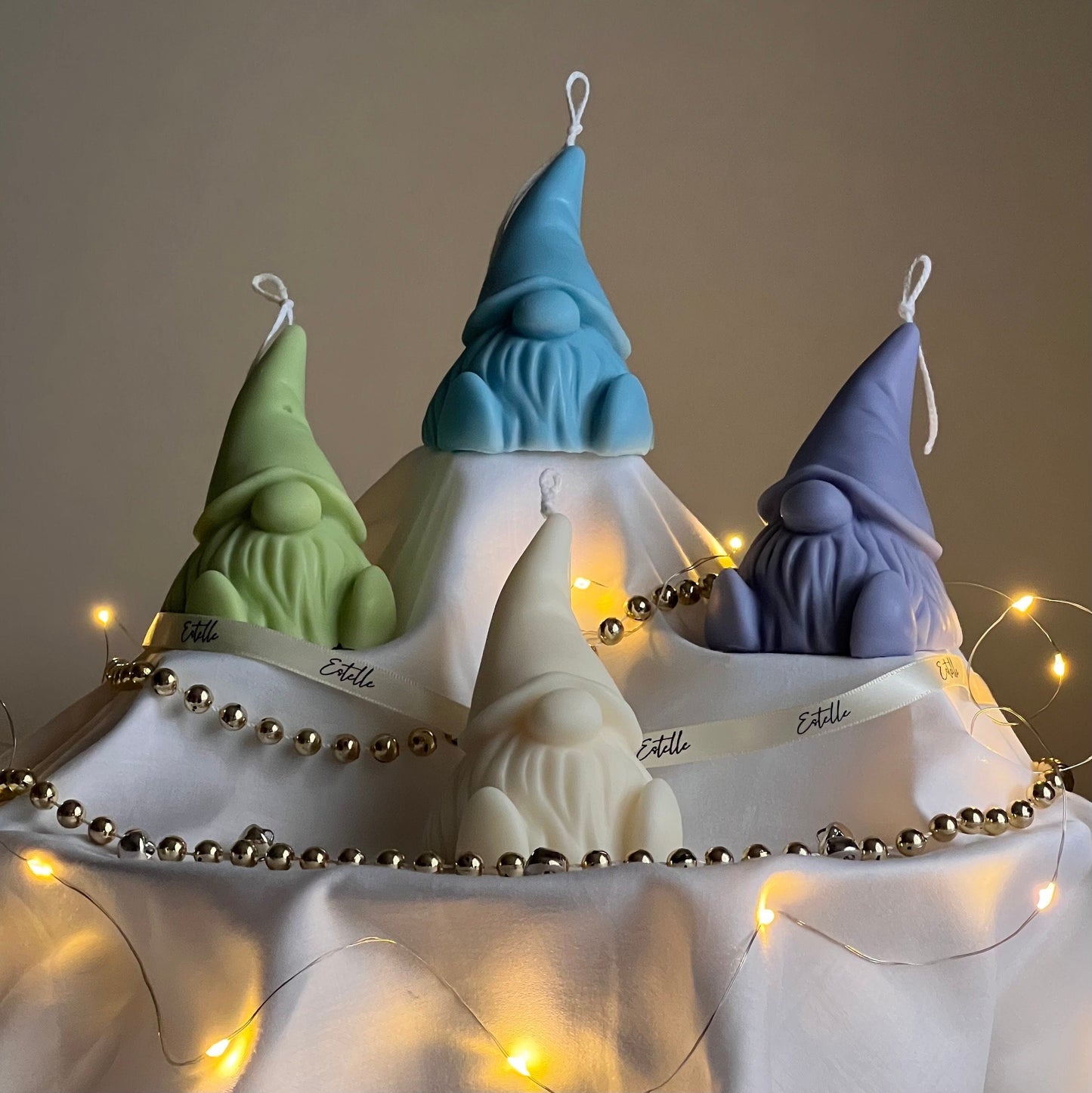 Handgegossene Soja-Gnom-Kerze: Weihnachtsdeko-Geschenk