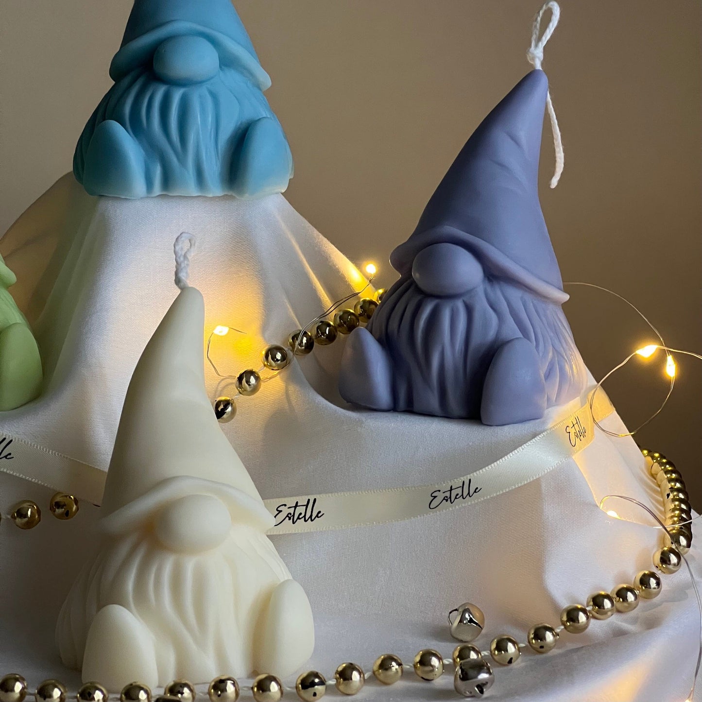 Handgegossene Soja-Gnom-Kerze: Weihnachtsdeko-Geschenk