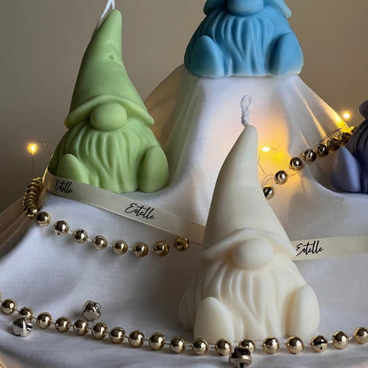 Handgegossene Soja-Gnom-Kerze: Weihnachtsdeko-Geschenk